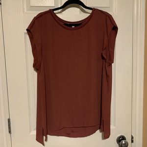 Round neck slight cap sleeve blouse